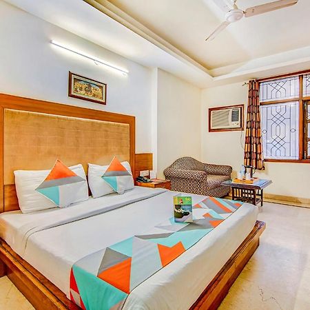 Hotel Apra Deluxe Нью-Дели Экстерьер фото