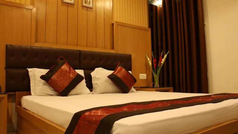 Hotel Apra Deluxe Нью-Дели Экстерьер фото