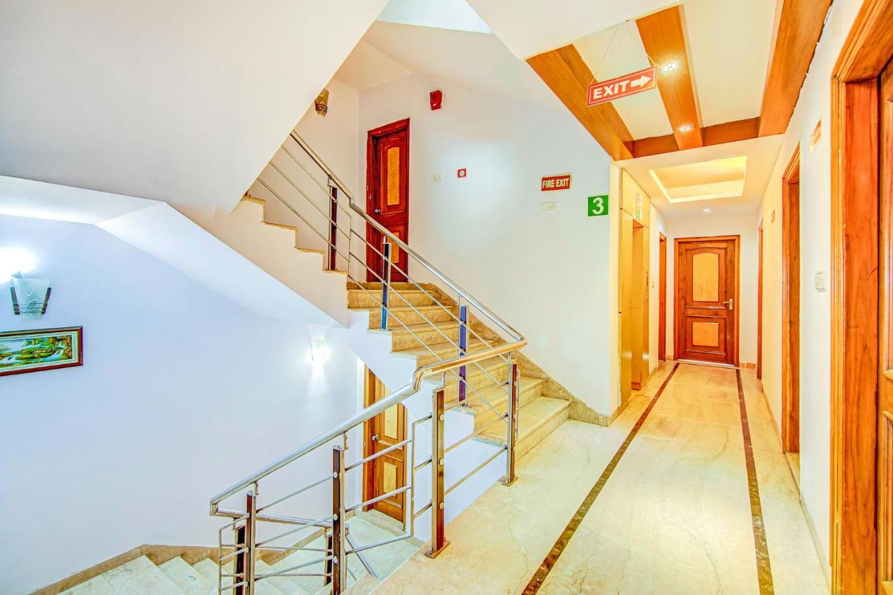Hotel Apra Deluxe Нью-Дели Экстерьер фото
