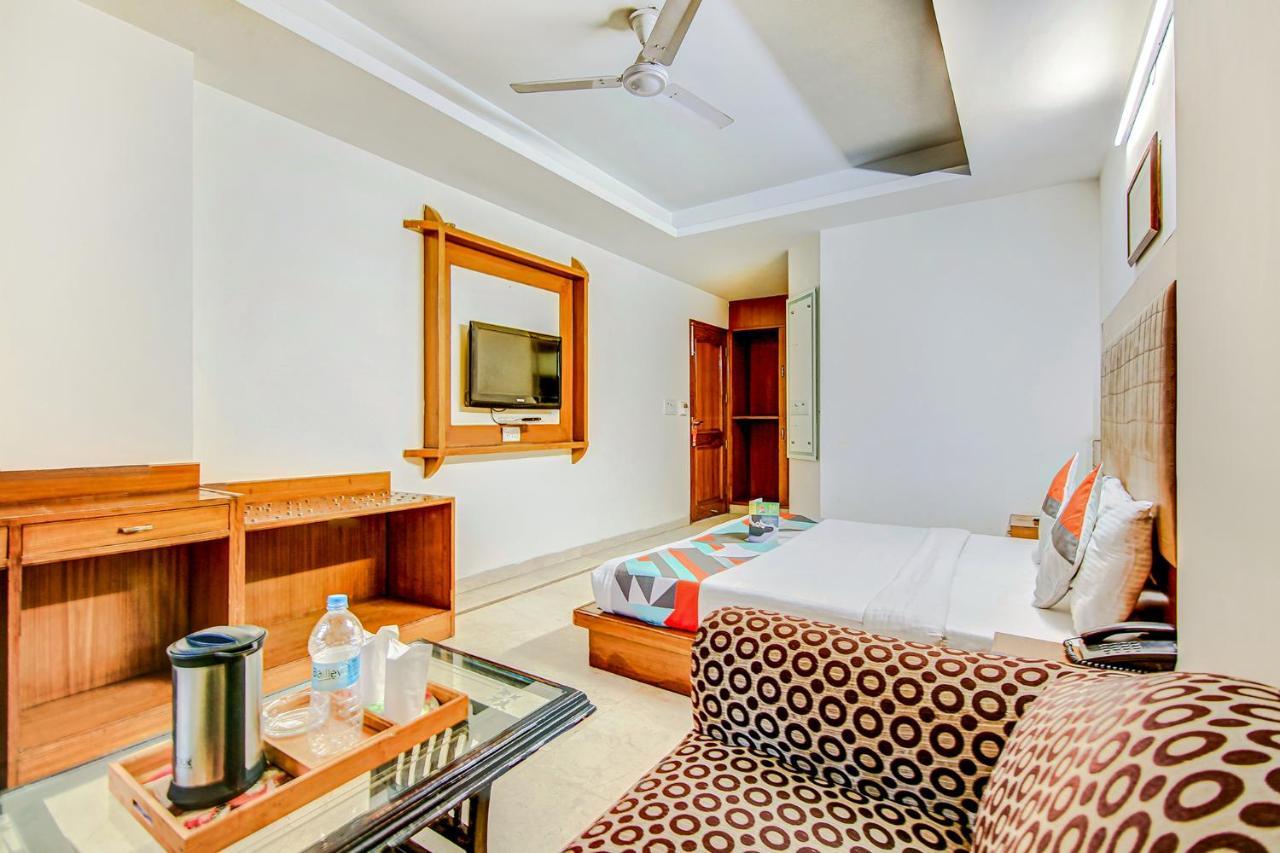 Hotel Apra Deluxe Нью-Дели Экстерьер фото