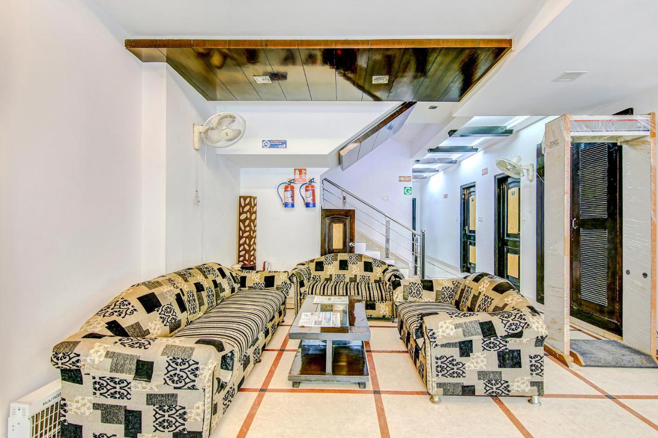 Hotel Apra Deluxe Нью-Дели Экстерьер фото