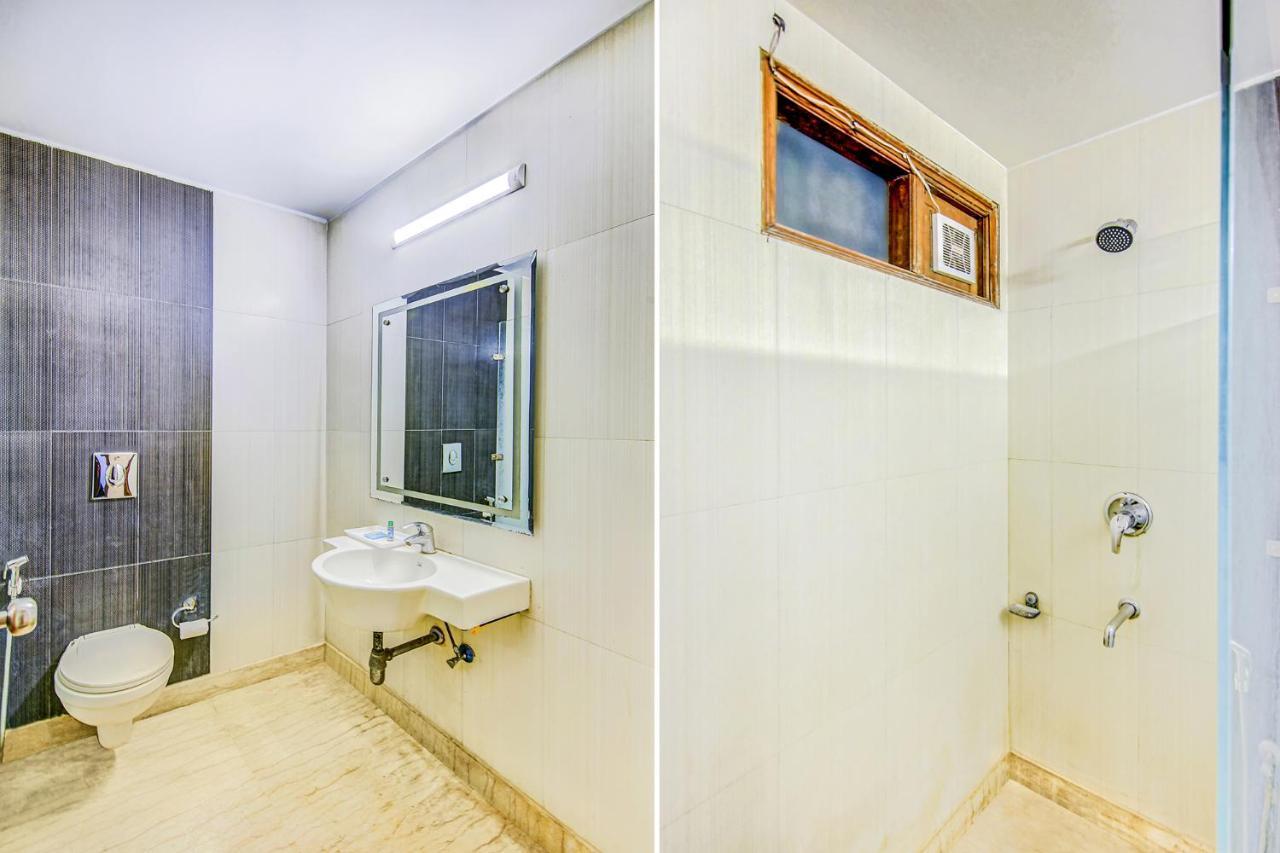 Hotel Apra Deluxe Нью-Дели Экстерьер фото