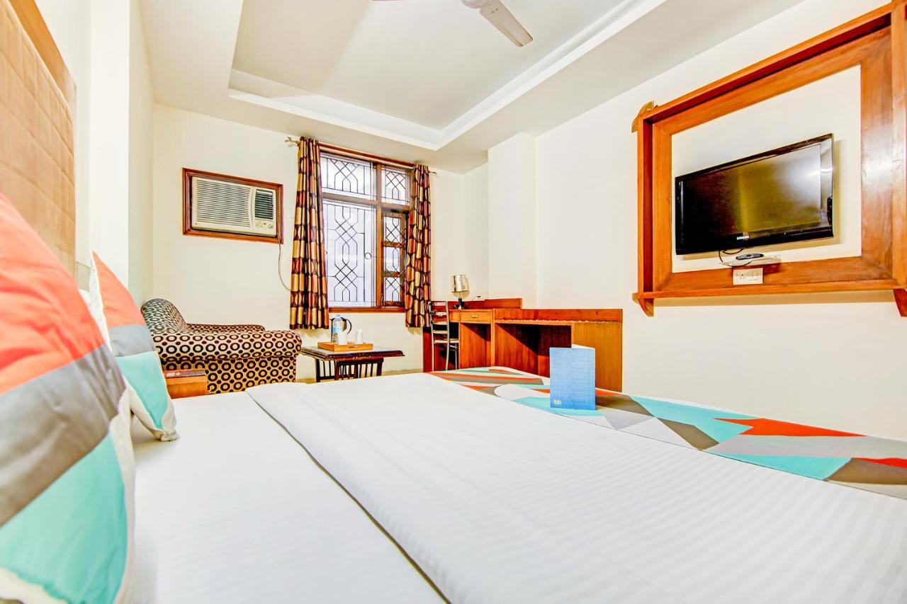 Hotel Apra Deluxe Нью-Дели Экстерьер фото