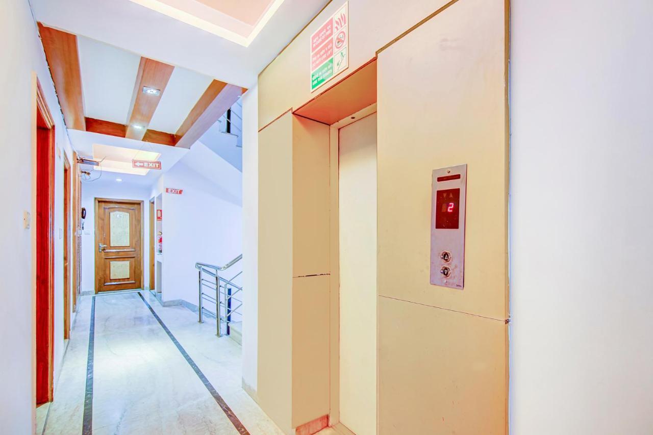 Hotel Apra Deluxe Нью-Дели Экстерьер фото