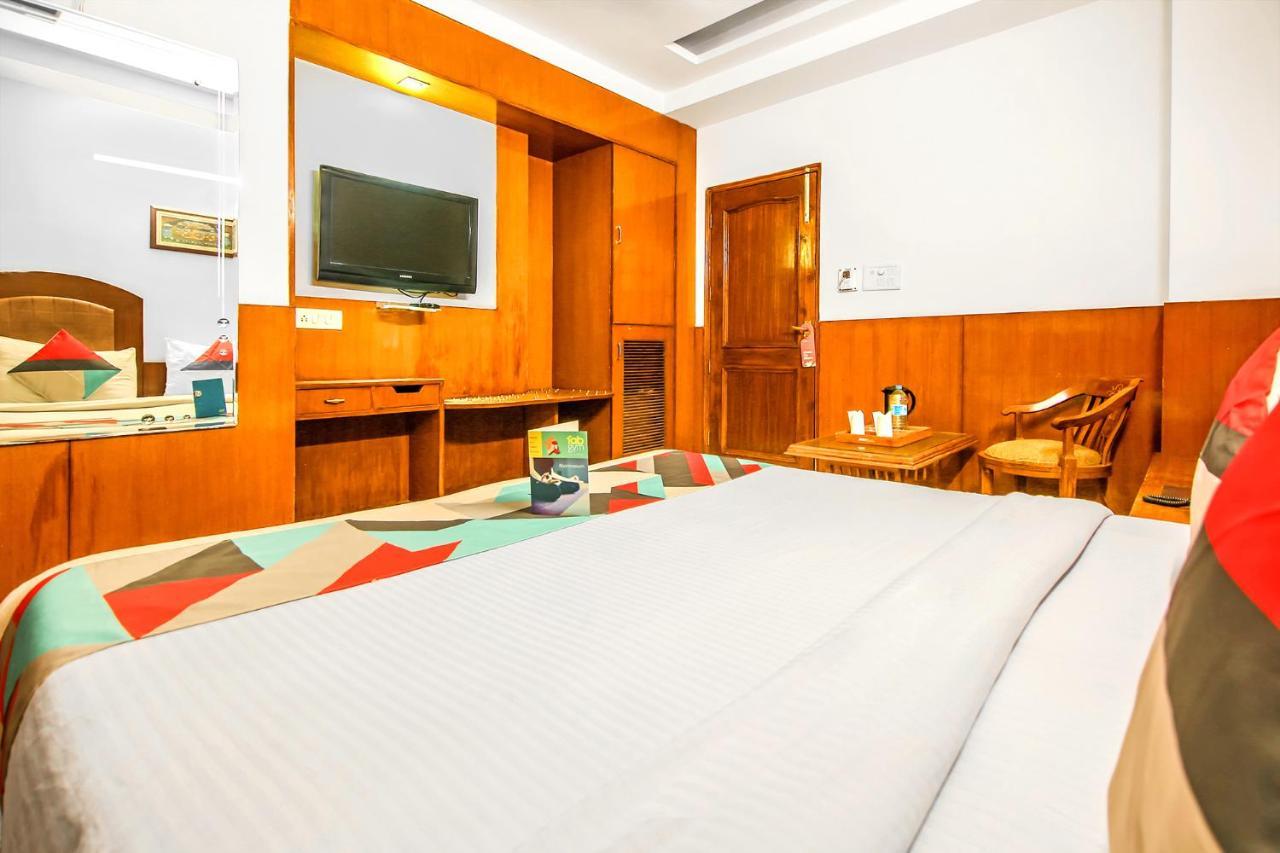 Hotel Apra Deluxe Нью-Дели Экстерьер фото