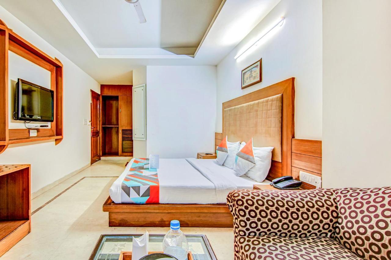 Hotel Apra Deluxe Нью-Дели Экстерьер фото