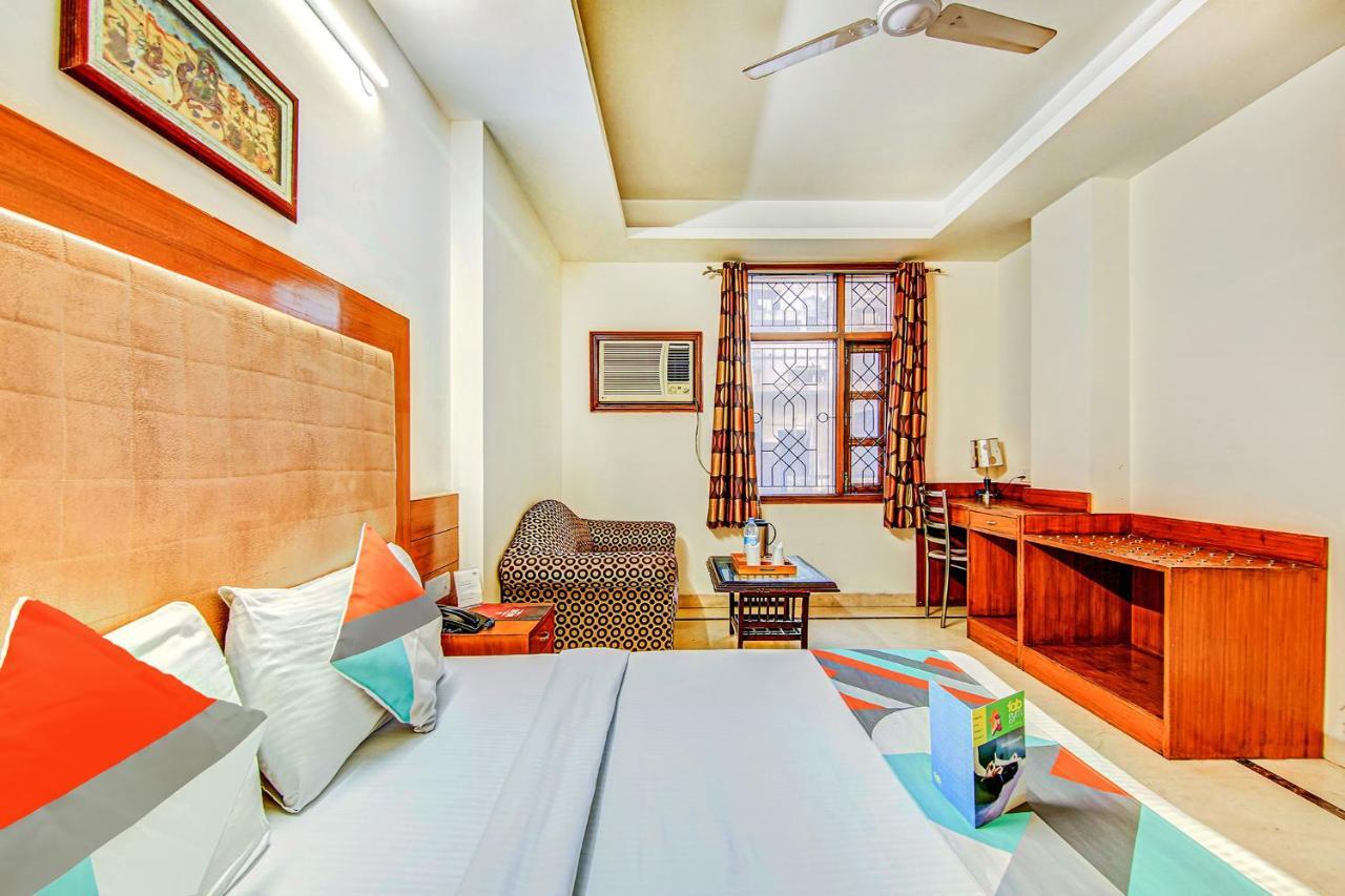 Hotel Apra Deluxe Нью-Дели Экстерьер фото